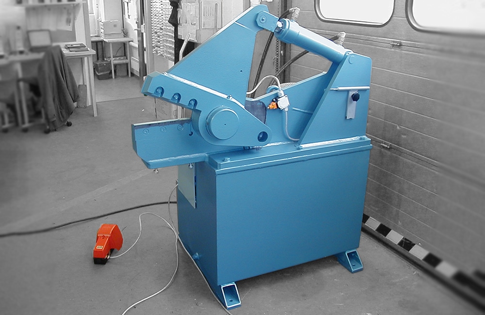 Alligator shear for cable recycling